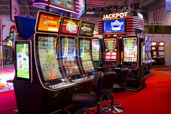 Spadegaming slot game interface on musimqq platform showing Aviator crash multiplier and tournament leaderboard